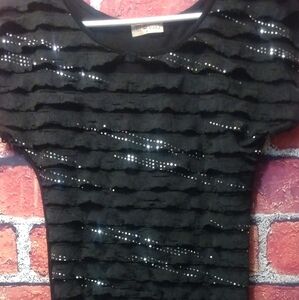 Free Kisses ruffled sequin short S